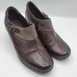Clarks Bendables slip on ankle heeled booties leather upper size 8M